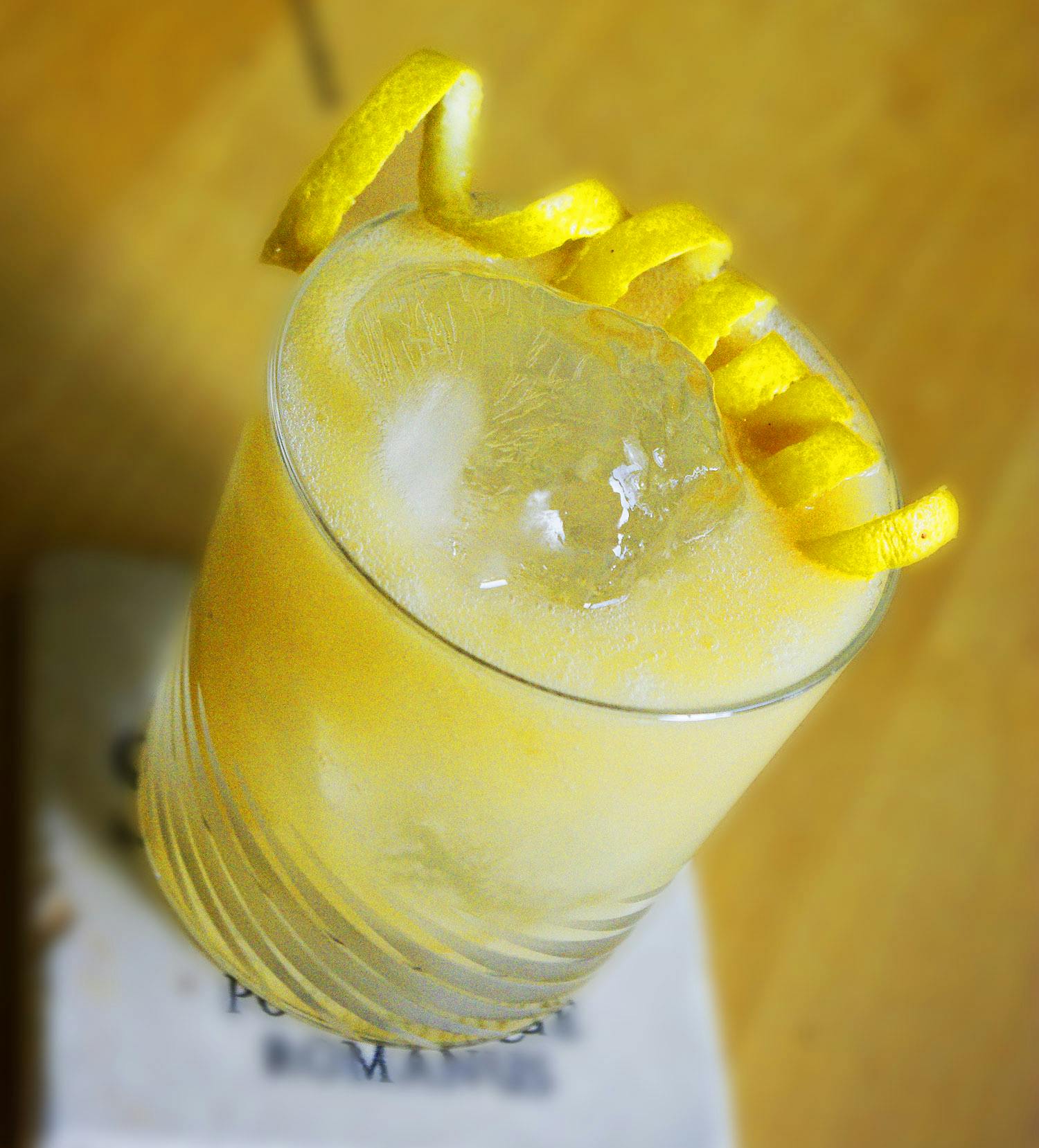 bild på Cocktail – Amaretto Sour med bourbon