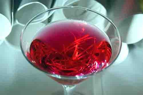 Gästbartender Oscar Hernandez – Accord Oud med Gin fläder, Granatäppelvodka, Cachaca Velho Barrerio Gold och apelsin bitters